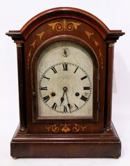 Hamburg American Clock Co. chiming shelf clock, 1891-1926.