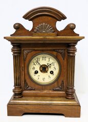 Badische Uhrenfabrik shelf clock, ca. 1890.