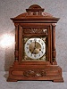 JUNGHANS CABINET CLOCK IN A WALNUT CASE. CIRCA 1900-1915.