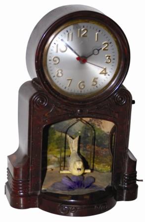 Mastercrafter "Swinging Bird". That is the name but it is not swinging and the clock is not running. — Antique Clocks Price Guide