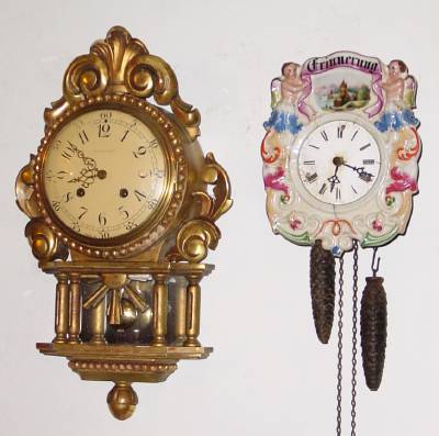 Box of 2 clocks: 1) C.1900, Black Forest souvenir clock, wooden plate movement, porcelain with the banner "Erinnerung", — Antique Clocks Price Guide