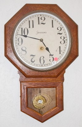 Sessions Oak Short Drop Schoolhouse Clock — Antique Clocks Price Guide